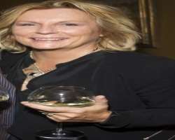 Jennifer Saunders consuming alcohol